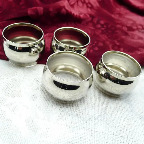 4 Serviettenringe rund versilbert 4 Serviettenringe rund versilbert